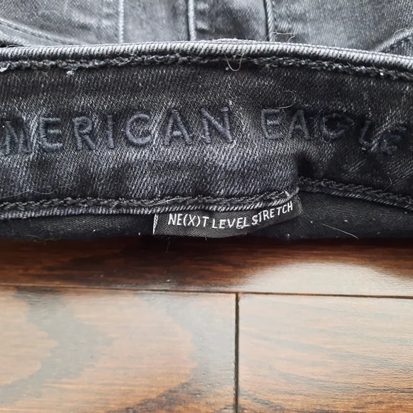 American Eagle Outfitters Ripped Black Jeans Size 2 Short - Picture 4 of 4